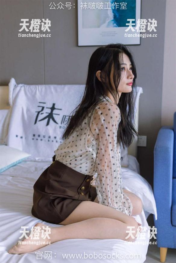 BoBoSocks袜啵啵 - 甜甜圈的OL花絮：这里面有超多意外的写真吧？