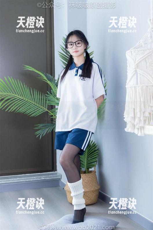BoBoSocks袜啵啵 - 漫步于镜头下：稚予长靴的高清奇遇记