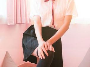 Feilin嗲囡囡 – 原图直击：BABY_柒的吊带是不是有点‘吊’？