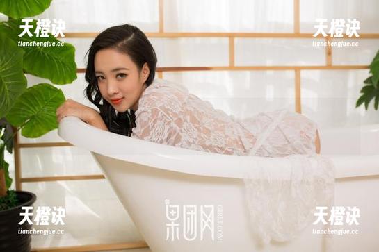 GIRLT果团网 - 钟紫怡的连体衣写真集，你准备好接受这种分享方式了吗？撩动心弦只是小事！