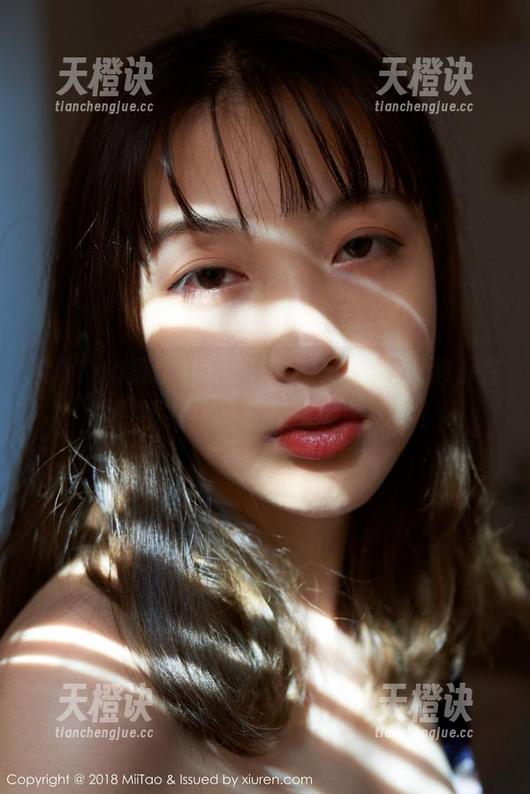 MiiTao蜜桃社-米琪MIKI MiiTao蜜桃社 - 米琪MIKI跳进泳池,在线撒娇?作品总在水面上漂浮!