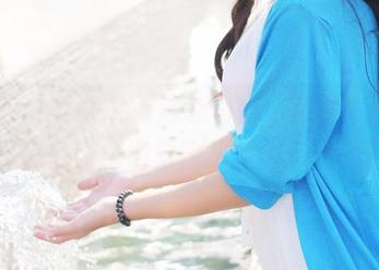 MyGirl美媛馆 – 泳装写真：果儿Victoria是怎么让我们觉得水面也有气场的？