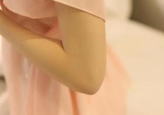 裙子太短？ROSI居家套图里完全没在怕的。