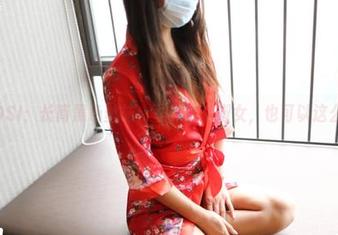 选择ROSI：长筒黑色丝袜，可以这么淑女，也可以这么疯狂！