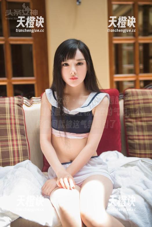 TouTiao头条女神-周思超 TouTiao头条女神 - 精选周思超的护士写真,原图时刻散发着轻松自在的气息,不经意间就被这气氛吸引了