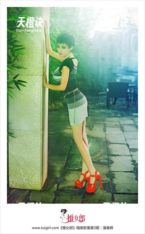 TuiGirl-胡允儿 TuiGirl - 制服与个性的交融,果然胡允儿的作品集让我欲罢不能,网站上还有吗?