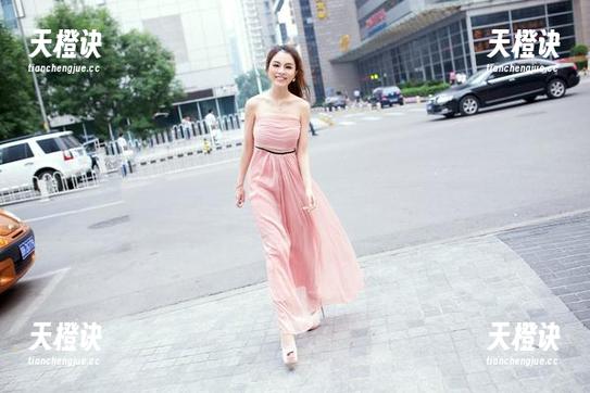TuiGirl推女郎-王馨瑶 TuiGirl推女郎 - 当王馨瑶的夏天美图撞上了我的吃货心,分享效果:别问我在干嘛,快来看!
