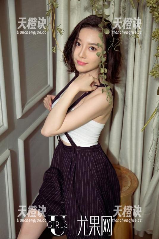 UGirls尤果网-景思晴 UGirls尤果网 - 每一张白丝的照片都透露出一丝不羁,景思晴在图集里找到了自己的风格。