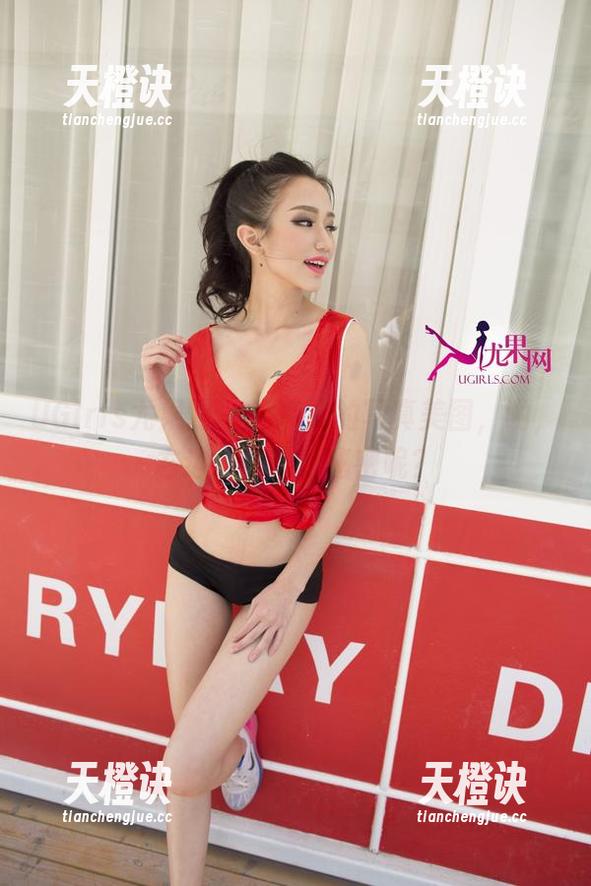 UGirls尤果网 - 王瑞儿的写真美图，哟，右边的是什么秘密呢？