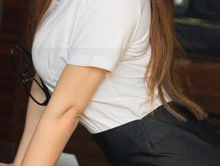 UGirls尤果网 – 看这白裙！艾霓莎图库分享，或许可以激发你的想象力？