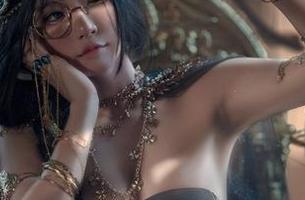 在毛衣的包围下，Uki雨季怎么看都特别迷人啊？