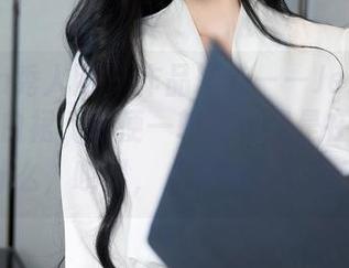 Xiuren秀人网 – 作品精选——Jennifer小若的白裙，随便一转身都像是在悄悄诉说什么，哎呀，心里有点小激动。
