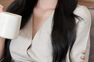 Xiuren秀人网 – 高清图册：会飞的小虎牙如何把毛衣穿出气场？