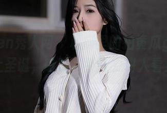 Xiuren秀人网 – 私房里的拍黄瓜girl，碰上圣诞，哈哈，别让姜饼人看见！