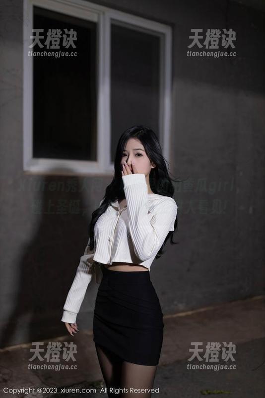 Xiuren秀人网 - 私房里的拍黄瓜girl，碰上圣诞，哈哈，别让姜饼人看见！