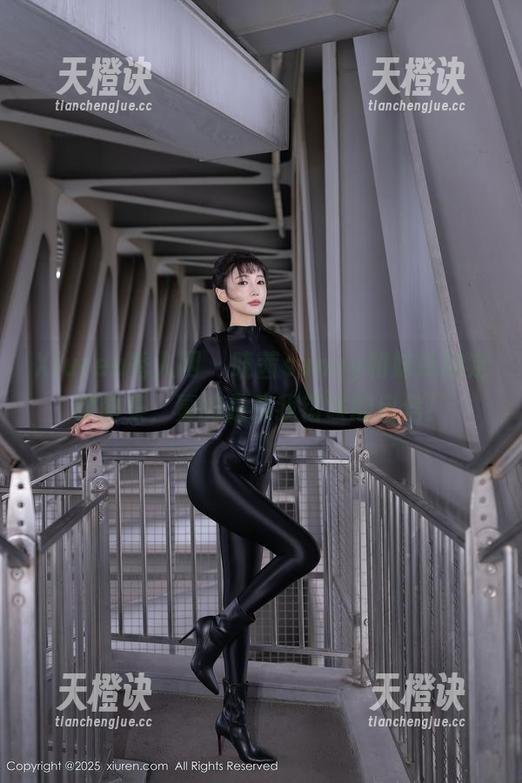 Xiuren秀人网-晓茜sunny Xiuren秀人网 - 晓茜sunny和妹妹的定制图集,真的是骗我错误的自信!