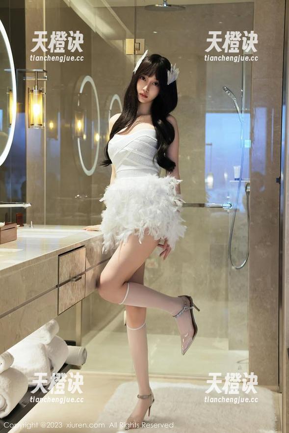 Xiuren秀人网 - 草莓mm的连体衣：你的手机壁纸能不能也跟得上这美图？