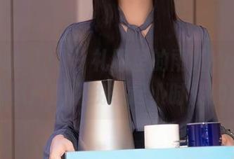 Xiuren秀人网 – 礼服里的雨瞳Yoyo：每一张照片都让我想起小时候的玩偶