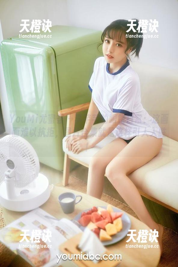 YouMi尤蜜荟 - 李芊芊的眼镜日常：这画面难以抗拒，图片合集就是这样引人入胜！