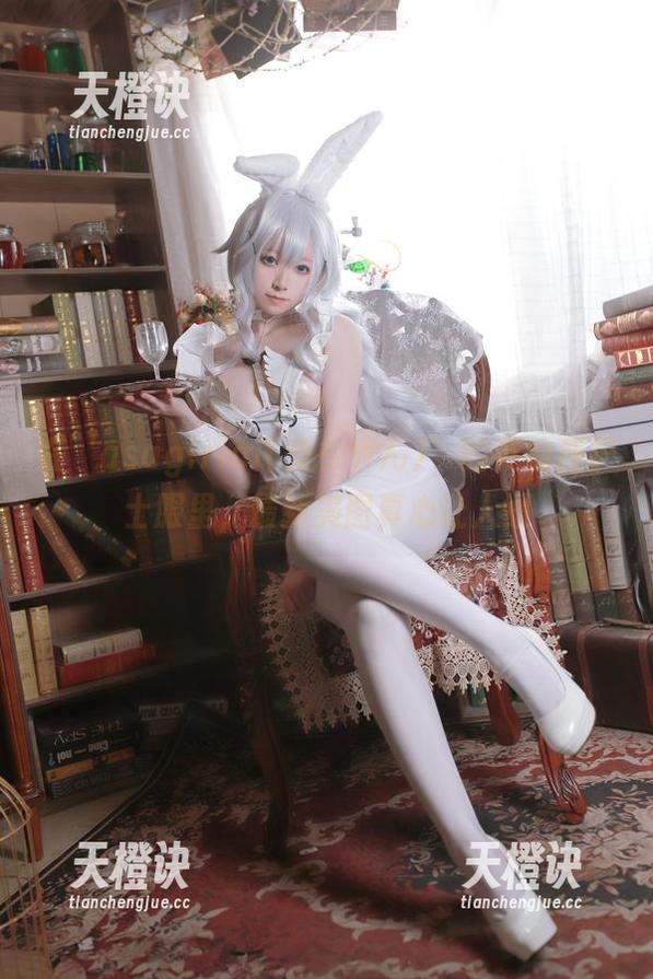 在‘asagiriai(爱ちゃん)’的英仙座护士服里，最新美图真心让人懵