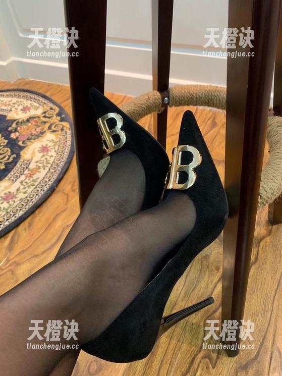丝月神 微密圈 - 图集约定:红裙vs.丝月神,这场对决谁更抢镜?