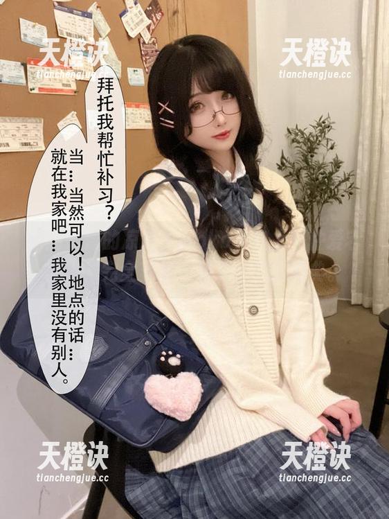 凉凉子rioko 原图无修的凉凉子rioko,穿上那件爱宕旗袍,完全就是一场无圣光的盛典。