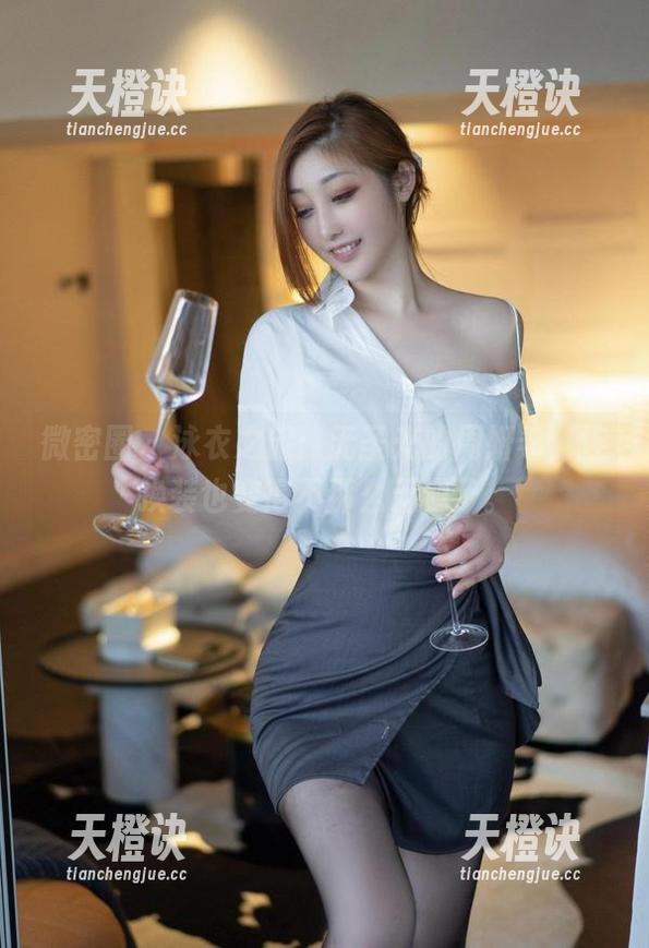 周妍希 微密圈 - 泳衣之旅:无圣光的周妍希,连换装也变得不那么无趣了。