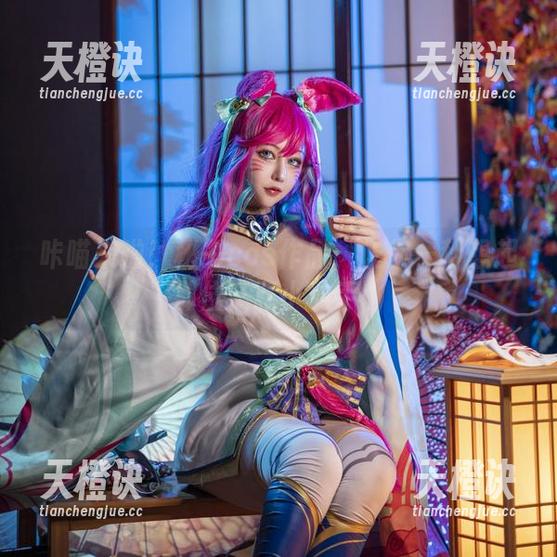 咔喵 咔喵来啦!秘书cos作品:让你一秒想起那位贤惠小助手。
