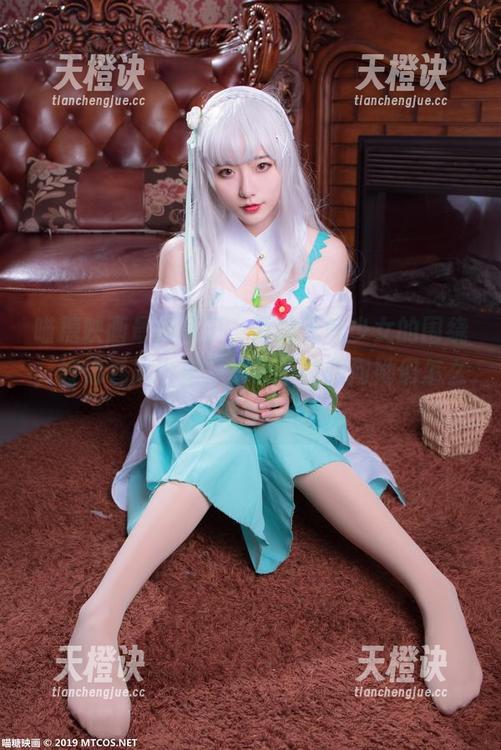 喵糖映画最新写真，清纯元气少女的围绕，好像春风十里，却忍不住想问她们怎么保养？