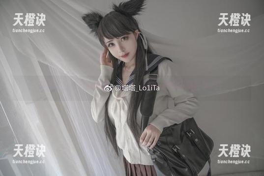 塔塔_Lo1iTa图集：学姐，是在走秀还是在学习？