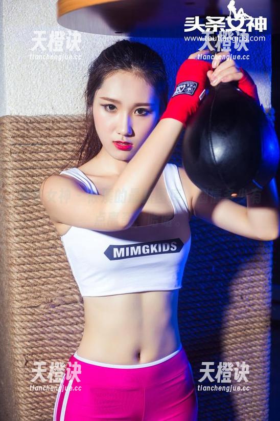 头条女神-筱溪 头条女神 - 筱溪的最新图库,剧情多少有点离奇,哈哈。