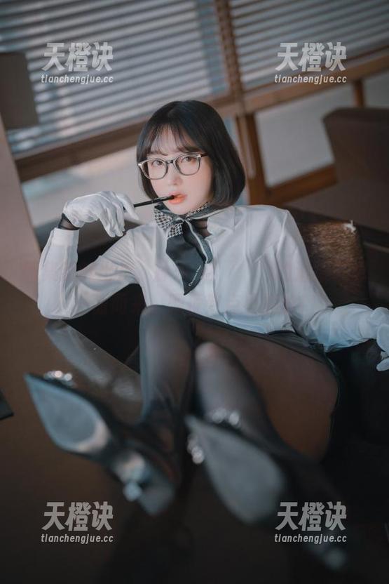 图集新鲜出炉，孙乐乐(손예은)的温柔气息扑面而来，顺便带点小尴尬！