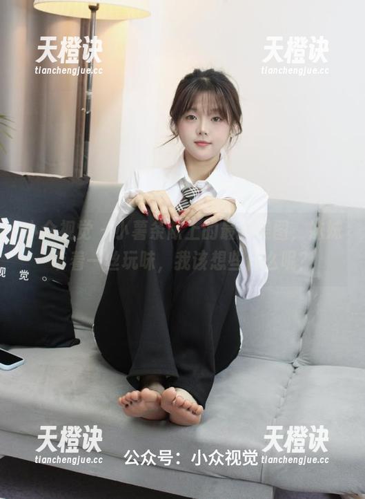小众视觉-小薯条 小众视觉 - 小薯条献上的最新美图,妹妹带着一丝玩味,我该想些什么呢?
