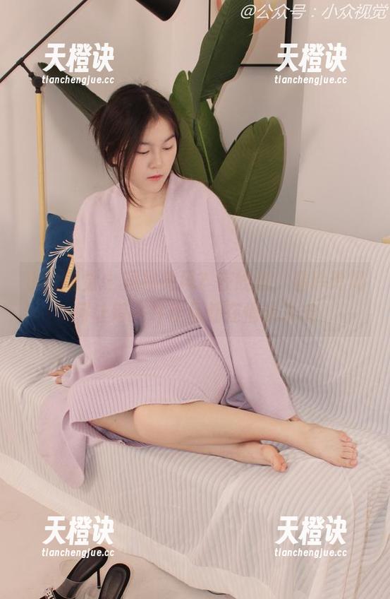 小众视觉-玲玲 小众视觉 - 短裙微风?在线选,看玲玲如何让每一件作品都在悄悄发光