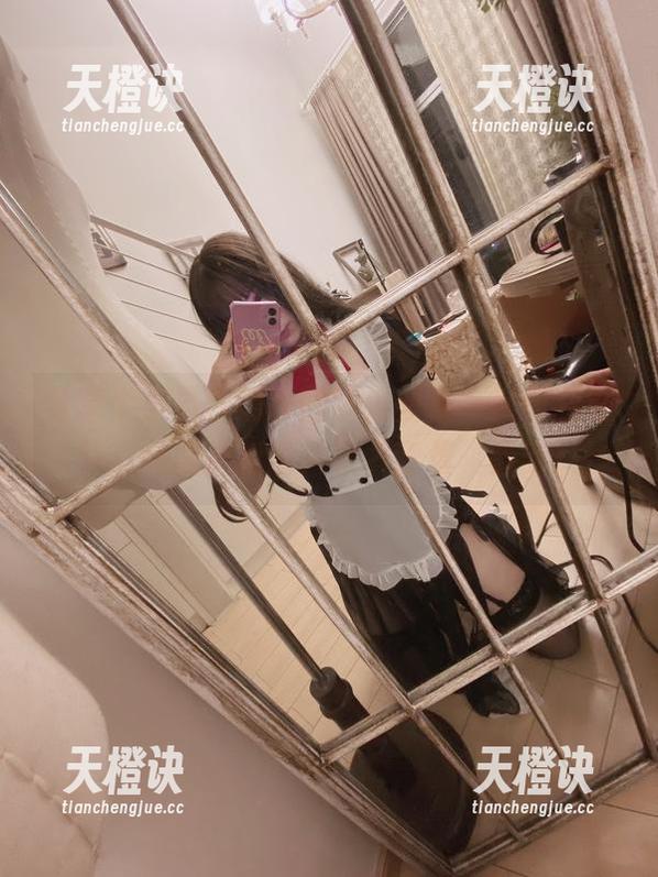 分享个小泉学姐吖的海边图集，别问我细节，问就是我没注意看背景，哈哈！