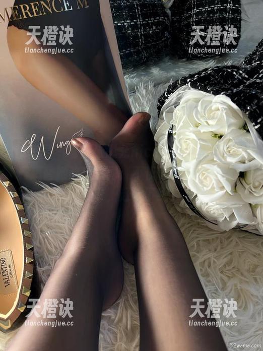 张思允nice 微密圈 - 看到张思允nice的高跟鞋全集,真想替她改个歌词:不仅是鞋子,还是风景呀,赶快下载!