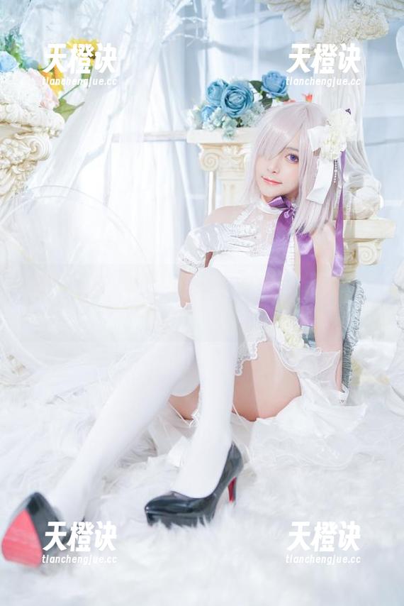 星野saori的玛修周年礼服美图分享，简直让人怀疑这是在开时装周！