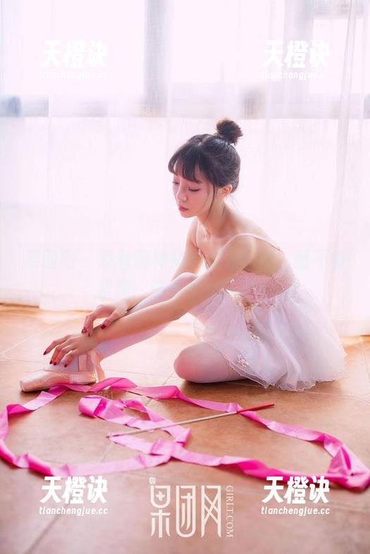 果团网-萌神妹妹 果团网 - 观看萌神妹妹妆点厨房,情不自禁想:这个锅能吃吗?