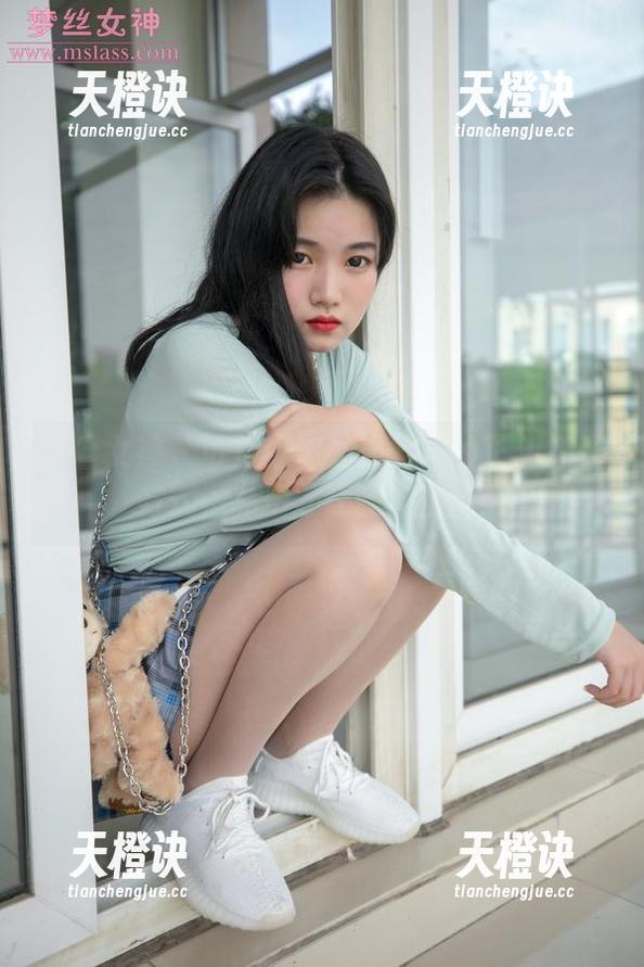 梦丝女神-可岚 梦丝女神 - 可岚教你油光丝袜的正确打开方式,私拍才让腿这么闪!