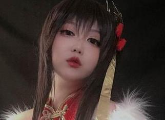 椒妮佐仁，短裙作品集：穿着短裙也能摆出懒散的风格