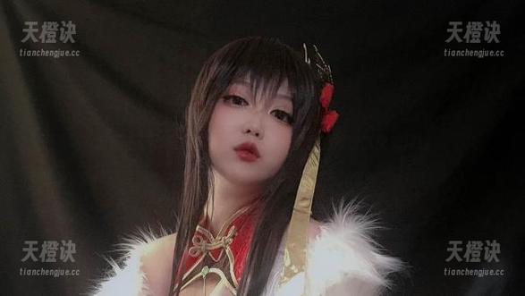椒妮佐仁，短裙作品集：穿着短裙也能摆出懒散的风格