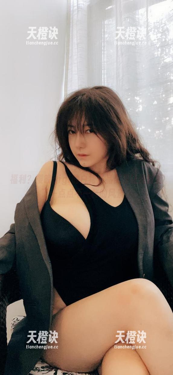 樱晚gigi 福利?樱晚gigi的白裙作品倒是让我瞥见了一点点不一样的风景。