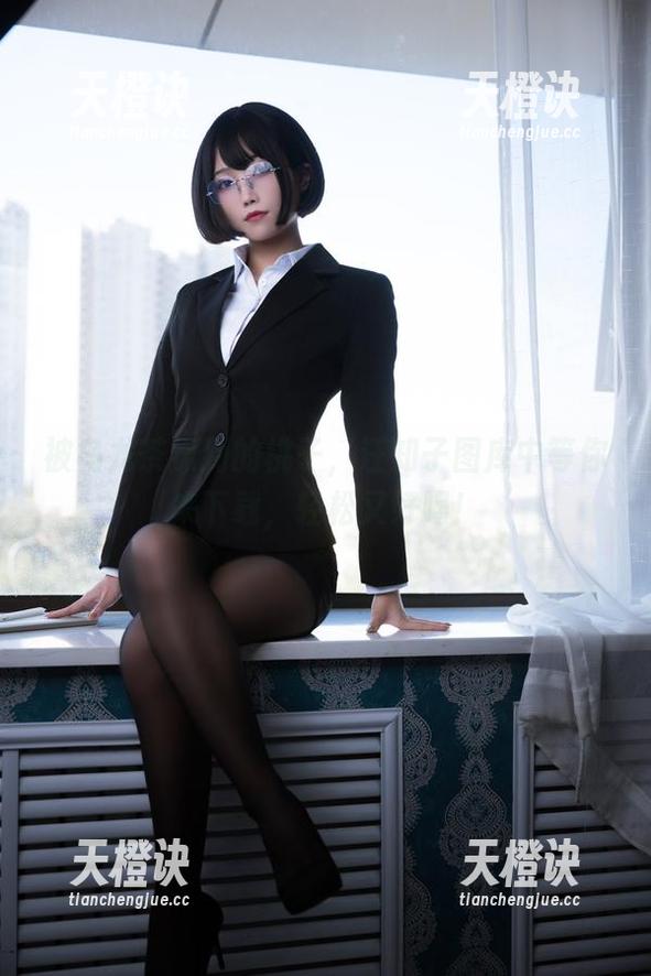 被乌龙茶撩到的桃子，汪知子图库中等你来下载，轻松又好喝！