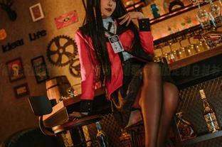 懒得穿衣服的信仰：源纱希喵喵喵与她的定制白衬衫。
