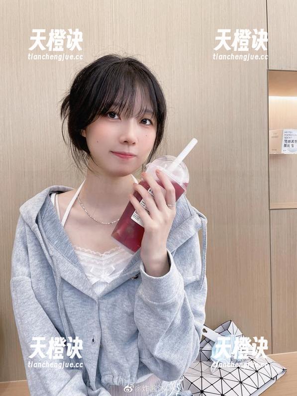 炸酱沐沐 炸酱沐沐制服精选:谁说职场不能风骚走位?
