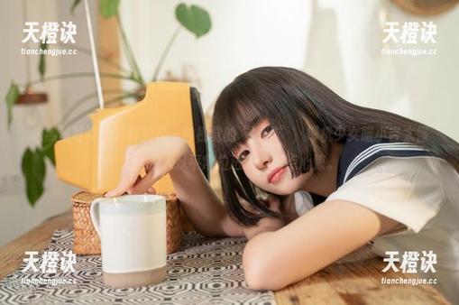 这黑丝写真集，真的是一种视觉的“缠绵”，爆机少女喵小吉太懂怎么把人从平常拉进去，有点心惊。