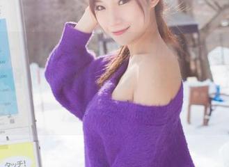 爱蜜社 – 这就是乐薇Vivi的女孩写真：竖起的食指仿佛在告诉我，轻一点，慢一点，时间还长。