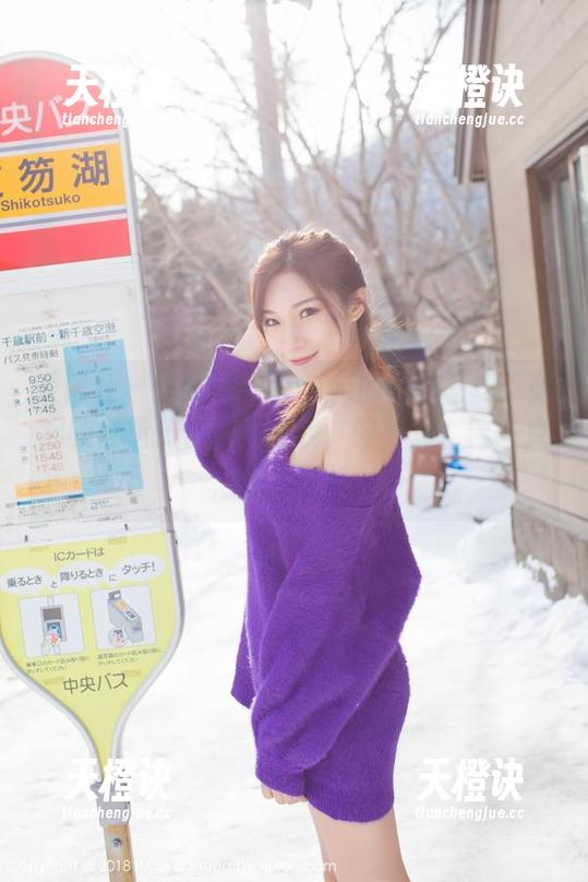 爱蜜社-乐薇Vivi 爱蜜社 - 这就是乐薇Vivi的女孩写真:竖起的食指仿佛在告诉我,轻一点,慢一点,时间还长。