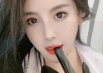 微密圈 – 下载猪小七的女仆图包：她是可爱的小姐姐还是乖巧的女仆？