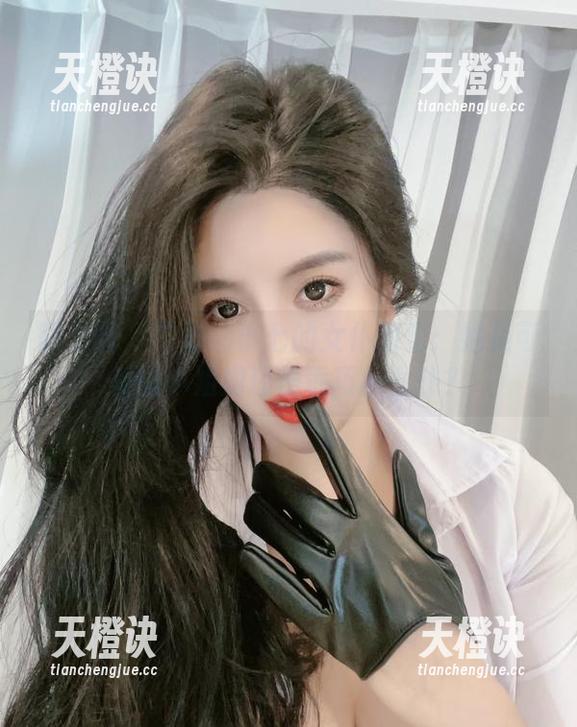 微密圈 - 下载猪小七的女仆图包：她是可爱的小姐姐还是乖巧的女仆？